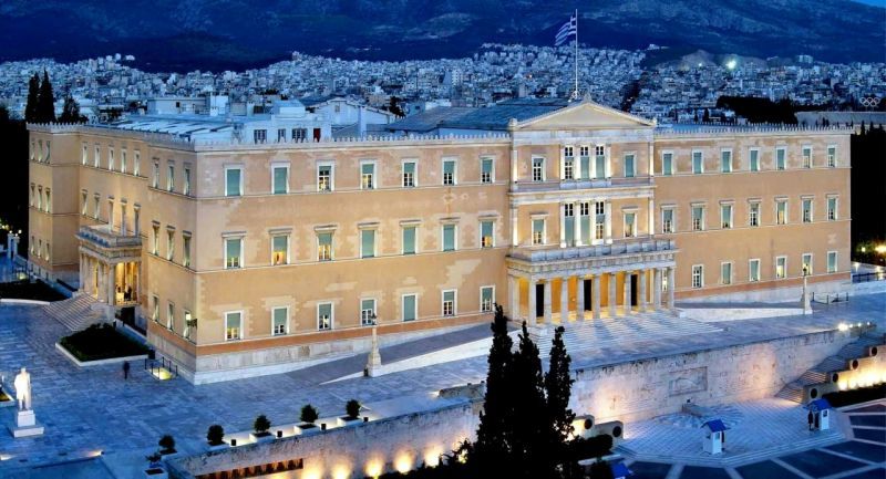 Photo finish για την ψήφιση ασφαλιστικού και φορολογικού
