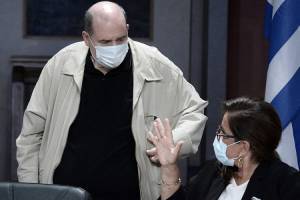 Μπακογιάννη και Φίλης προωθούν τον εμβολιασμό και την 3η δόση