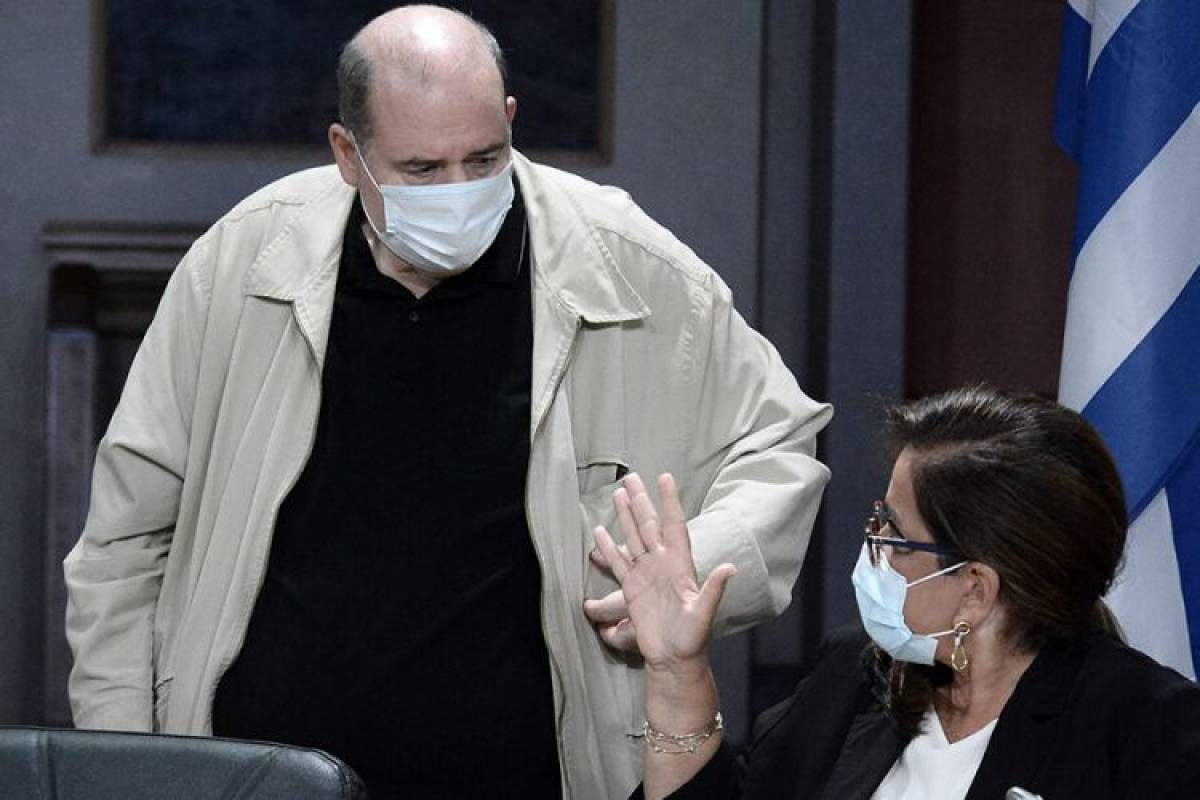Μπακογιάννη και Φίλης προωθούν τον εμβολιασμό και την 3η δόση