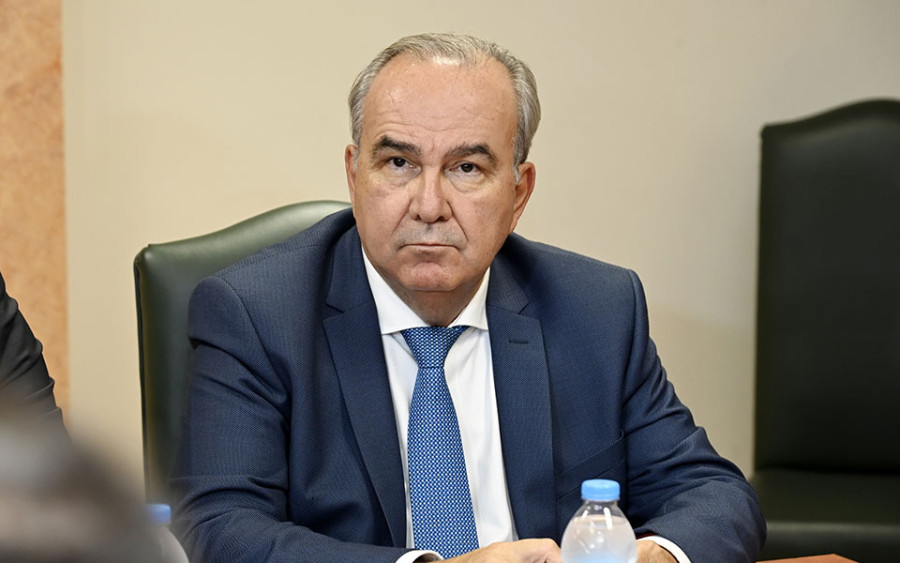 Παπαθανάσης: Καμία συζήτηση (τώρα) για έκτακτη φορολόγηση σε άλλες εταιρείες
