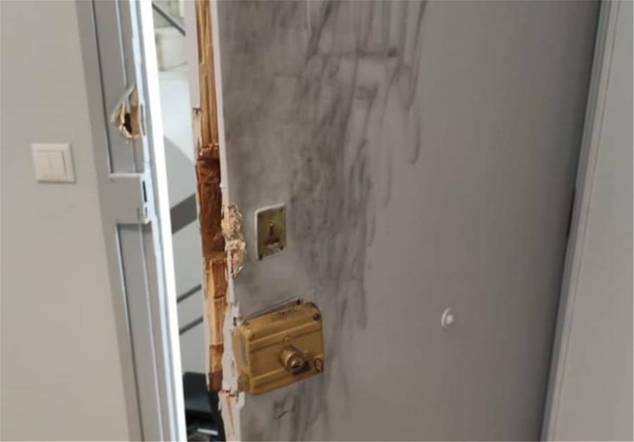 Διέρρηξαν το γραφείο του Τσακαλώτου στον έβδομο όροφο
