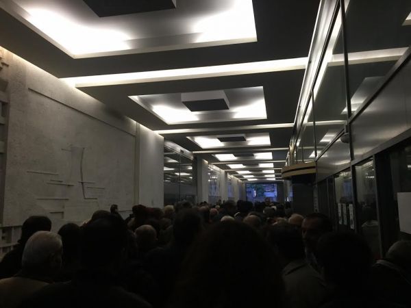 Ουρές και τσακωμοί στη ΔΕΗ για τη ρύθμιση 36 δόσεων