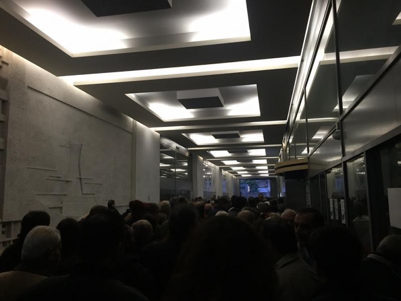 Ουρές και τσακωμοί στη ΔΕΗ για τη ρύθμιση 36 δόσεων