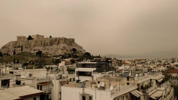 Επιμένει σε νεφώσεις και αφρικανική σκόνη ο καιρός