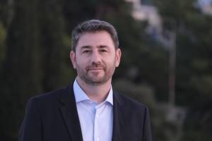 Θριαμβευτική νίκη Ανδρουλάκη: Είναι ο νέος πρόεδρος του ΚΙΝΑΛ