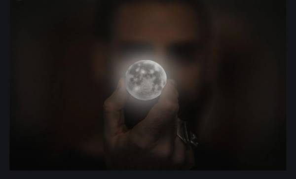 Fly me to the moon!