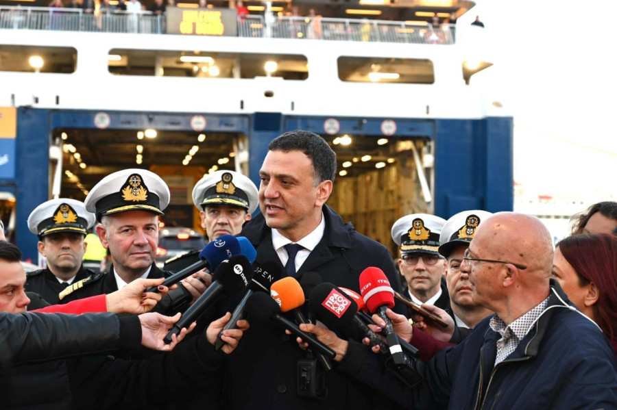 Κικίλιας από λιμάνι Πειραιά: «Πάνω απ’ όλα η ασφάλεια» - Έκκληση για προσοχή στην πασχαλινή έξοδο