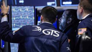 Επιστροφή στα κέρδη η Wall Street- Υποχωρεί το πετρέλαιο