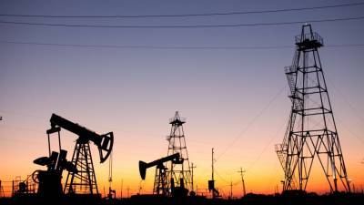 Μικρή υποχώρηση στις τιμές του πετρελαίου-Κοντά σε ετήσια κέρδη 50%