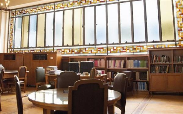 Η Βιβλιοθήκη της Τράπεζας της Ελλάδος παρουσιάζει τις συλλογές της