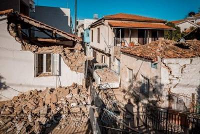Σάμος: Μη κατοικήσιμες προσωρινά πάνω από 900 κατοικίες