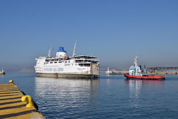 Επιτυχής απομάκρυνση του πλοίου «Παναγία Τήνου»