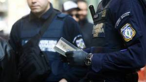 Πρόστιμο και πειθαρχικός έλεγχος στον αστυνομικό που δεν φορούσε μάσκα