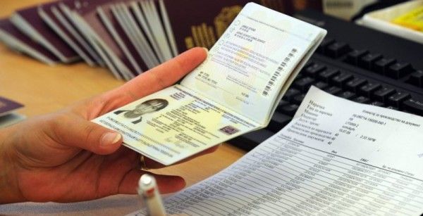Άδειες παραμονής στην Ελλάδα μόνο για αλλοδαπούς... μασέρ και μοναχούς