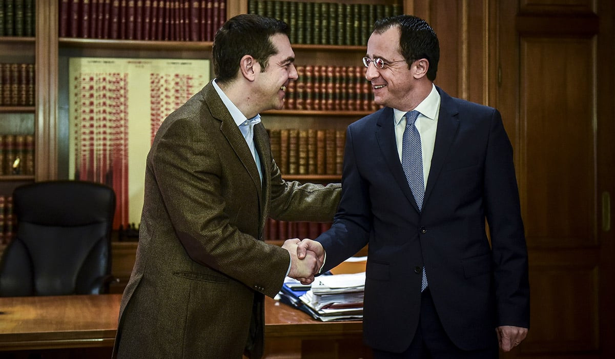 Επικοινωνία Τσίπρα με Χριστοδουλίδη, αλλά και Μαυρογιάννη