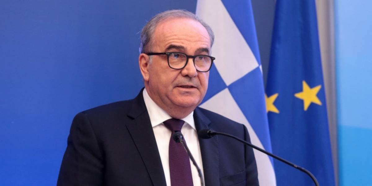 Παπαθανάσης: Δεν υπάρχει «κόφτης» στα SMS-Υπό εξέταση κι άλλες δραστηριότητες