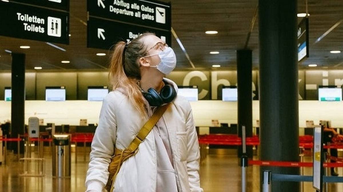 Βρετανικό χτύπημα στον τουρισμό: Καραντίνα όσοι επιστρέφουν από επτά νησιά