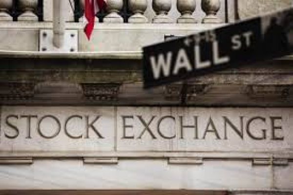 Ήπια κατοχύρωση κερδών στη Wall Street