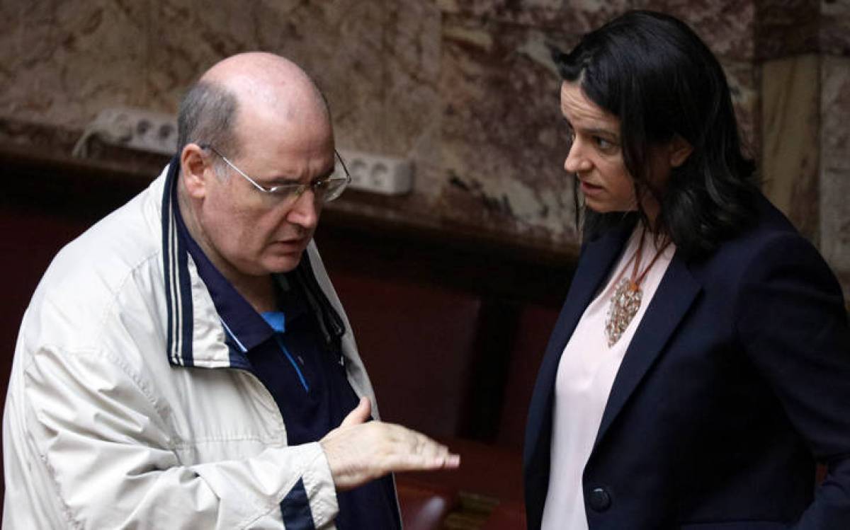Κόντρα Κεραμέως-Φίλη στη Βουλή για το νομοσχέδιο του νέου σχολείου