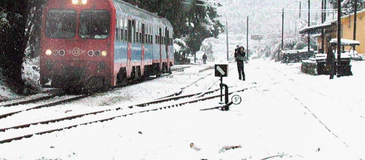 Εγκλωβισμένοι 16 ώρες 300 επιβάτες τρένου στην Οινόη!