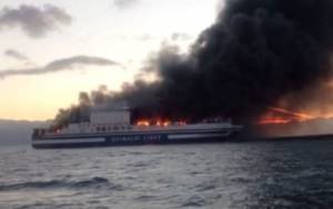 Φωτιά στο Euroferry Olympia: Διασώθηκαν δύο εγκλωβισμένοι από την ΕΜΑΚ