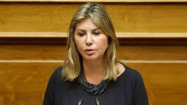 Μακρή: Δεν θα επανέλθουμε στην τηλεκπαίδευση-Φέτος υπάρχει ο εμβολιασμός
