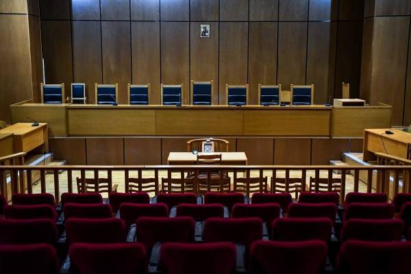 Νόμος Κατσέλη: Σε ειδικά τμήματα οι δίκες για άμεση εκδίκαση