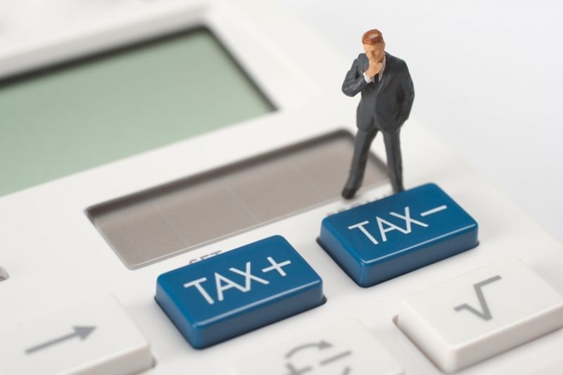 Σε ποια θέση κατατάσσει τις ελληνικές φορολογικές επιβαρύνσεις ο ΟΟΣΑ;