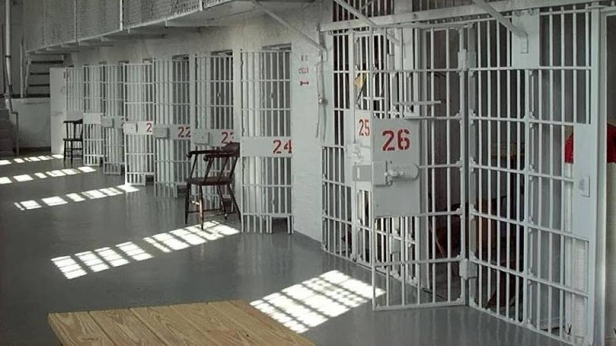 Συμπλοκές με δύο σοβαρά τραυματίες στις φυλακές Αυλώνα