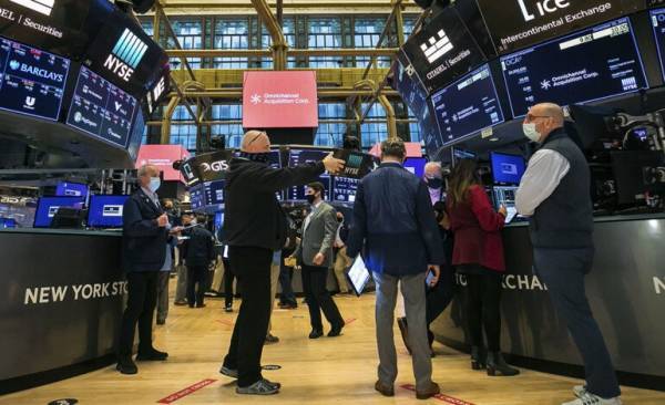 Wall Street: Νέο ιστορικό υψηλό κατέγραψε ο Dow Jones