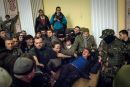 Πεδίο συγκρούσεων η Κριμαία - Σε επιφυλακή οι δυνάμεις της Ρωσίας