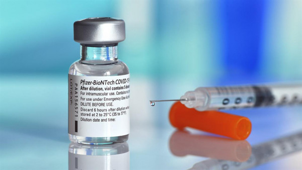 Pfizer-BioNTech: Στο β' εξάμηνο οι δοκιμές του «καθολικού» εμβολίου