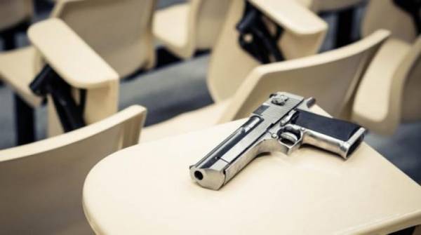 ΗΠΑ: Καθηγητές θα οπλοφορούν μέσα στα σχολεία της Φλόριντα