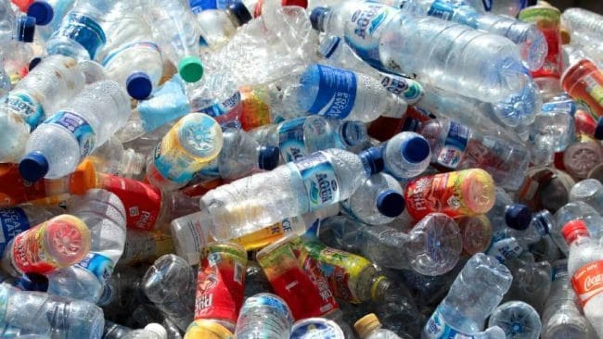 Εισιτήρια λεωφορείων με αντάλλαγμα… πλαστικά μπουκάλια στην Ινδονησία
