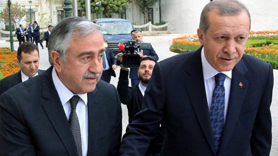 Κυπριακό: Ο Ακιντζί δείχνει... Ερντογάν για το «ναυάγιο» των διαπραγματεύσεων