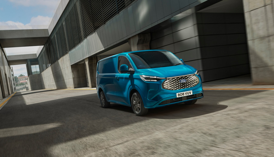 E-Transit Custom:To νέο ηλεκτρικό βαν της Ford φορτώνει δρομολόγια