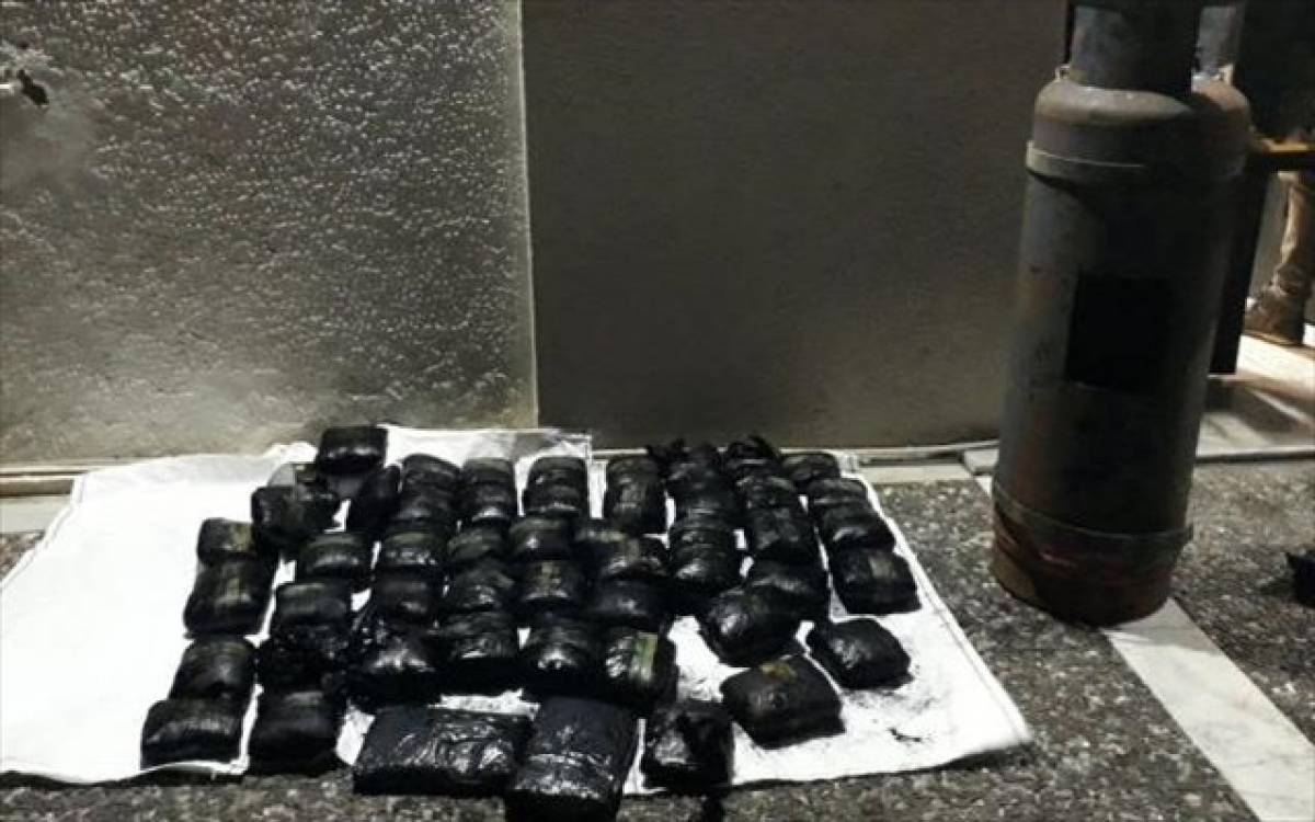 Πειραιάς: Εντοπισμός ναρκωτικών σε φιάλη υγραερίου, στα ύφαλα πλοίου