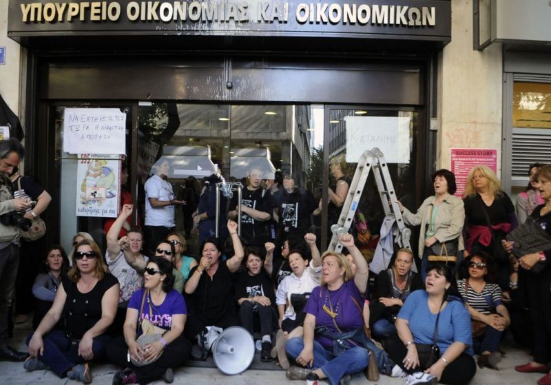 Βαρουφάκης σε καθαρίστριες: Οι πρώτες που θα προσληφθείτε