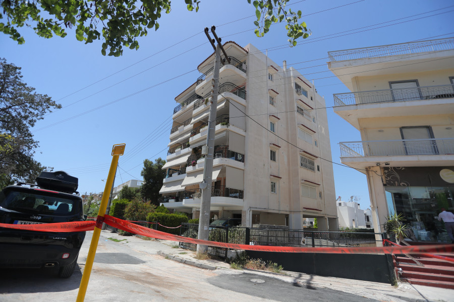 Ηλιούπολη: Κατέληξε και η δεύτερη 17χρονη μετά την πτώση από ταράτσα πολυκατοικίας