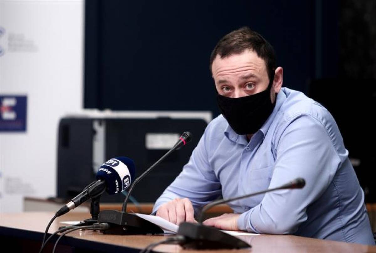 Δραματική πρόβλεψη Μαγιορκίνη για 12.000 νέα ημερήσια κρούσματα