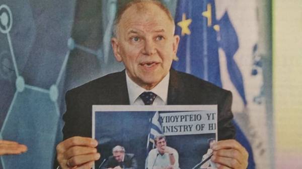 Εξαλλος ο επίτροπος με τον θεριακλή υπουργό μας…