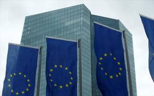 Ευρωζώνη: Πιέσεις από τις υπηρεσίες-Στήριγμα η μεταποίηση