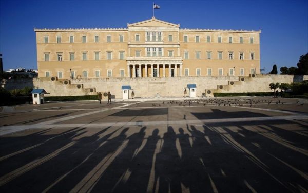 Το νομοσχέδιο της υπερφορολόγησης-Από πότε ισχύουν οι αυξήσεις στον ΦΠΑ