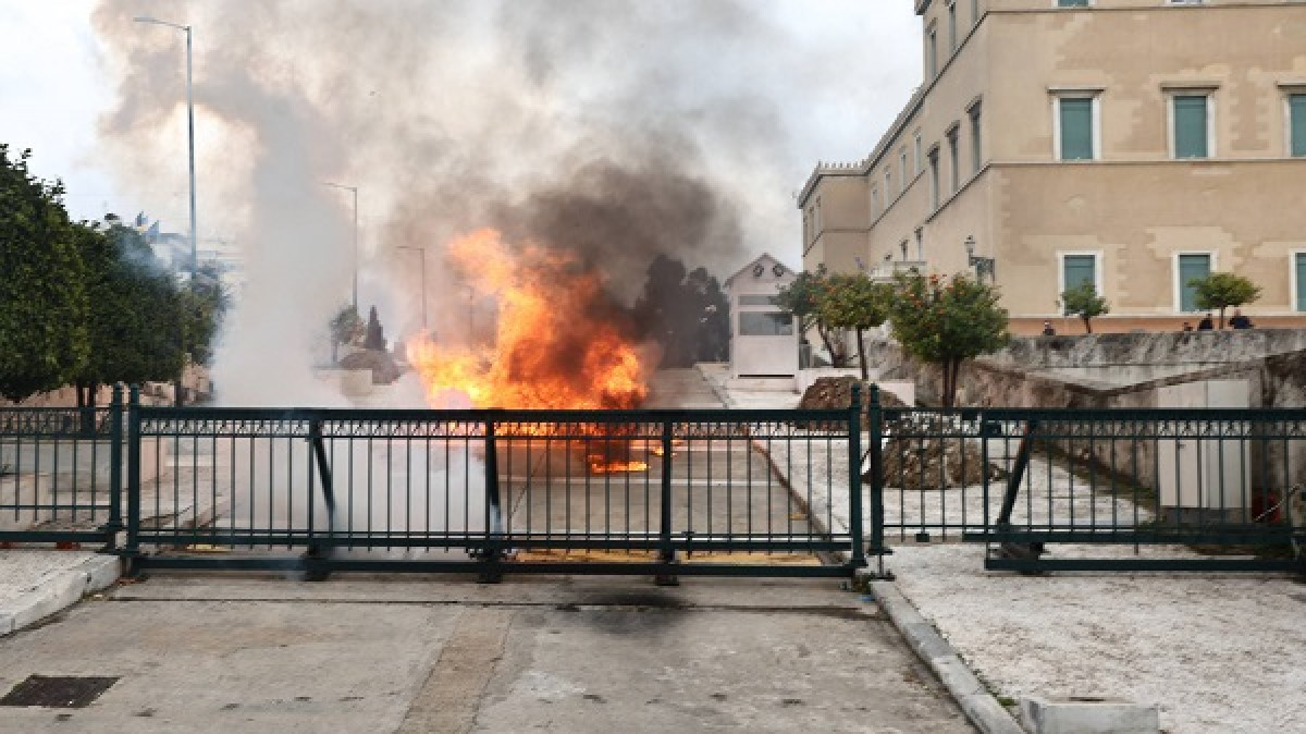 Επεισόδια στο κέντρο της Αθήνας: 6 συλλήψεις, 6 προσαγωγές (vid)