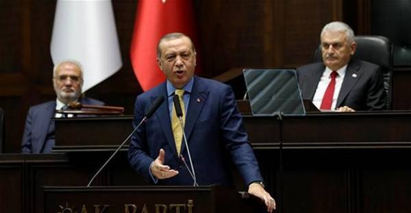Ο Ερντογάν επιμένει: Κάποιος πρέπει να εξετάσει τον Μακρόν
