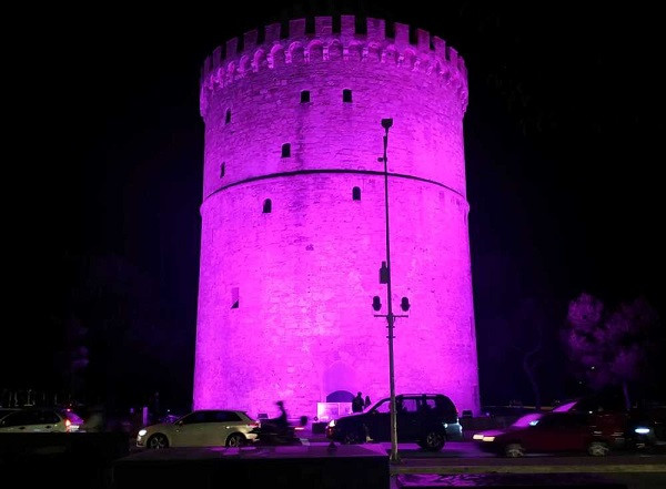 Ο Λευκός Πύργος έγινε μωβ για την Παγκόσμια Ημέρα Προωρότητας