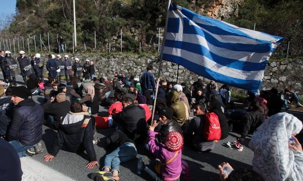 Guardian: Η Ευρώπη ετοιμάζεται για μεγάλη ανθρωπιστική κρίση στην Ελλάδα