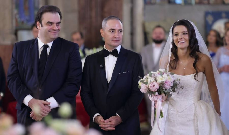 Ο Πιερρακάκης κάνει διεθνή καριέρα και στις κουμπαριές