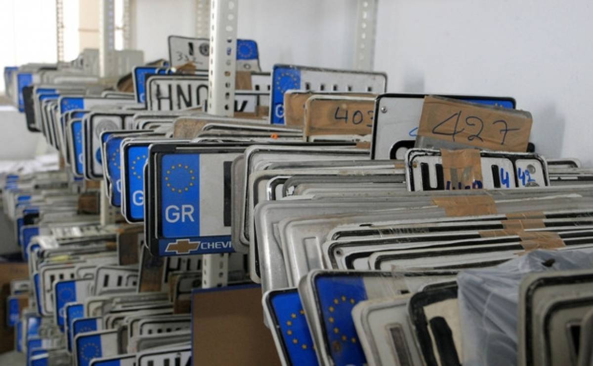 Επιστρέφονται οι άδειες οδήγησης και οι πινακίδες λόγω Πάσχα