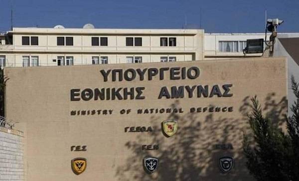 Επίσκεψη του Ολλανδού ΓΕΕΘΑ στο υπουργείο Εθνικής Άμυνας